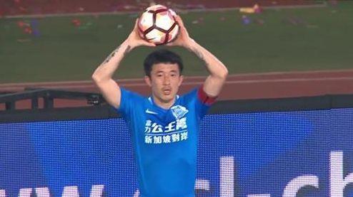 本赛季截至目前，拉克鲁瓦共代表狼堡出战了16场比赛，打进1球，贡献24次抢断。